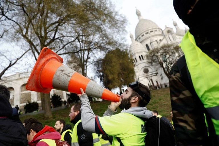 أصحاب السترات الصفراء في باريس