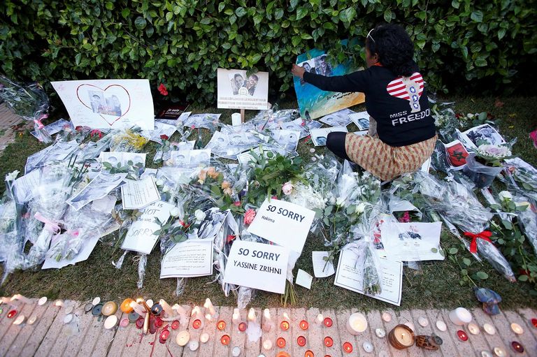 وقفات صامتة للعشرات بالمغرب لتأبين سائحتين قتلتا في جبال أطلس