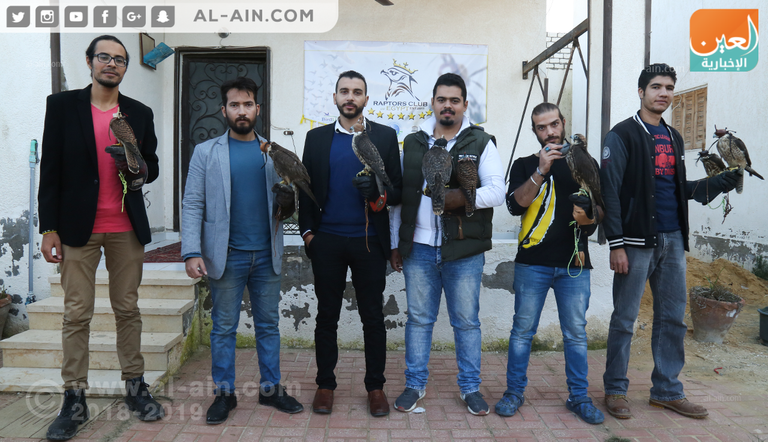 أحد مربي الصقور في مصر