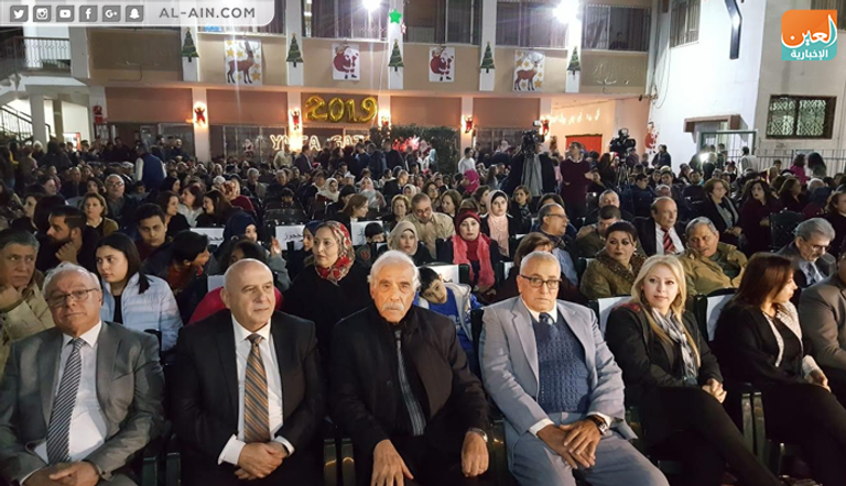 فلسطينيون يضيئون شجرة الميلاد بغزة