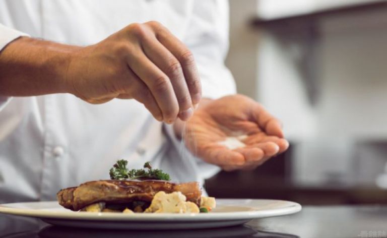 تقليل استهلاك الملح بمقدار الربع يخفض وفيات أمراض القلب إلى النصف