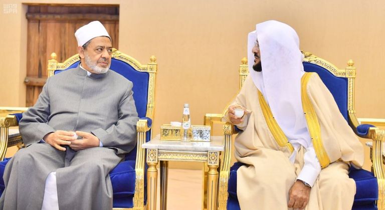 الدكتور أحمد الطيب لدى وصوله المملكة العربية السعودية
