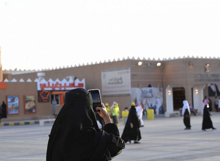التراث السعودي يجذب عدسات كاميرات الزوار بالجنادرية الـ33