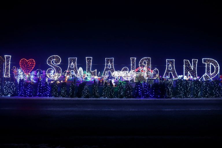 4 ملايين مصباح تحول مزرعة في كرواتيا إلى متنزه خيالي