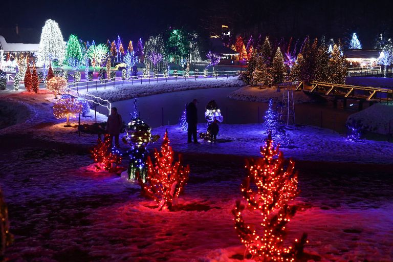 4 ملايين مصباح تحول مزرعة في كرواتيا إلى متنزه خيالي