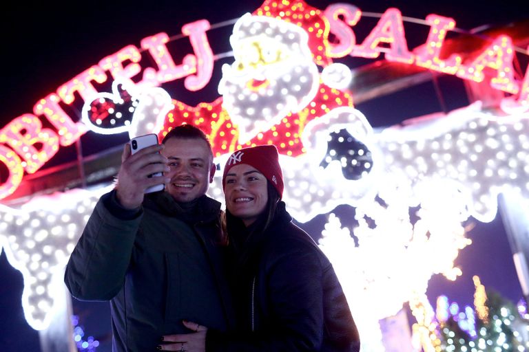 4 ملايين مصباح تحول مزرعة في كرواتيا إلى متنزه خيالي