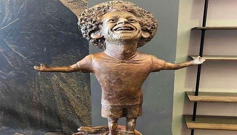 الفنانة مع وزيرة التضامن في المعرض