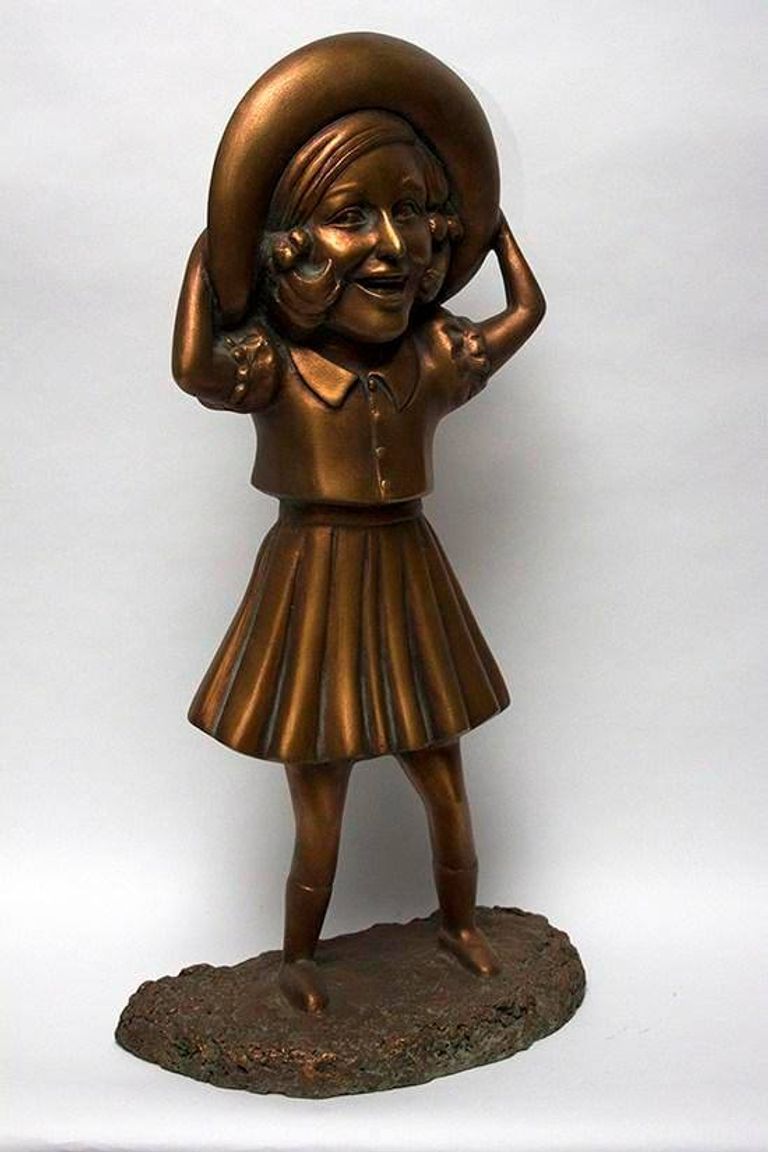 الفنانة مع وزيرة التضامن في المعرض