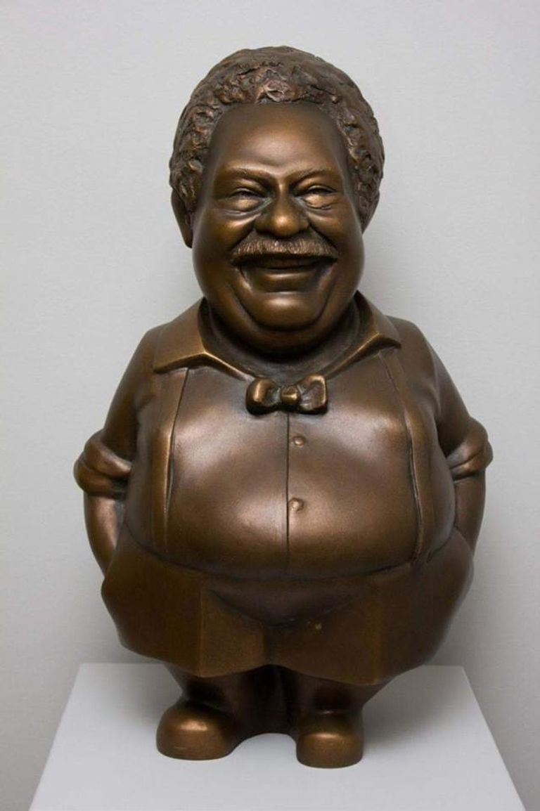 الفنانة مع وزيرة التضامن في المعرض