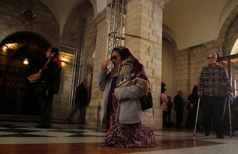 زوار عيد الميلاد يتوافدون على كنيسة المهد