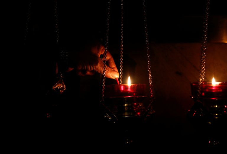 زوار عيد الميلاد يتوافدون على كنيسة المهد