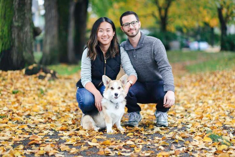 شباب الألفية الجديدة يهتمون باقتناء الحيوانات الأليفة - صورة أرشيفية