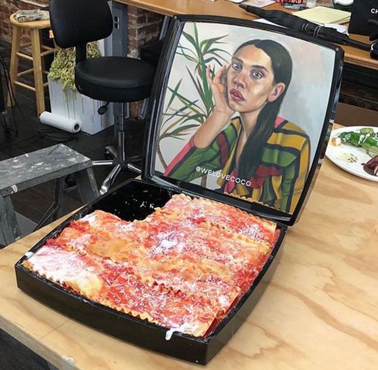 فنانة كندية تملأ علبة بودرة "شانيل" بـ"اللازاني