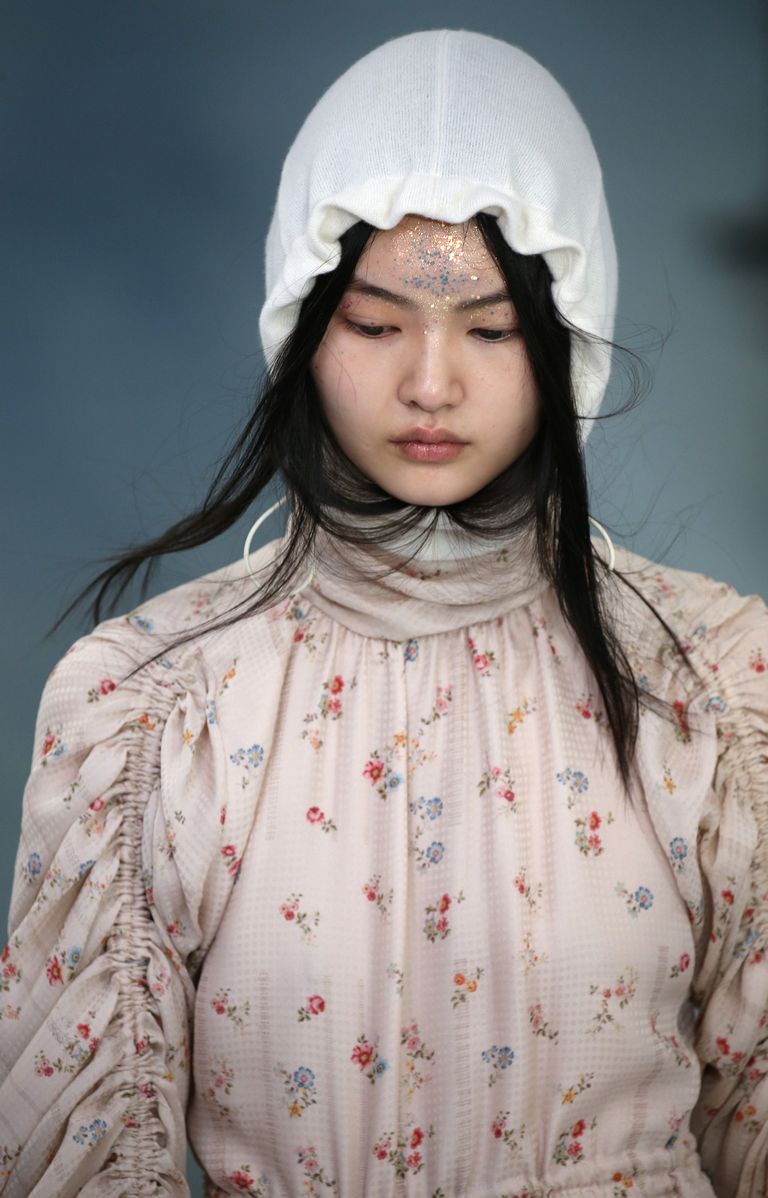 أجمل وأغرب صيحات الموضة خلال عام 2018 - صورة أرشيفية