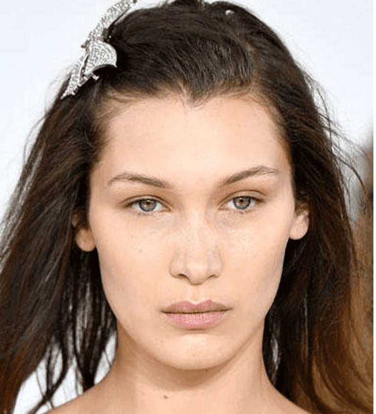 أجمل وأغرب صيحات الموضة خلال عام 2018 - صورة أرشيفية