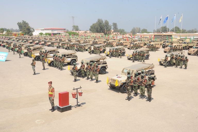 مصر - الجيش و الشرطة يستعدان لتأمين احتفالات رأس السنة