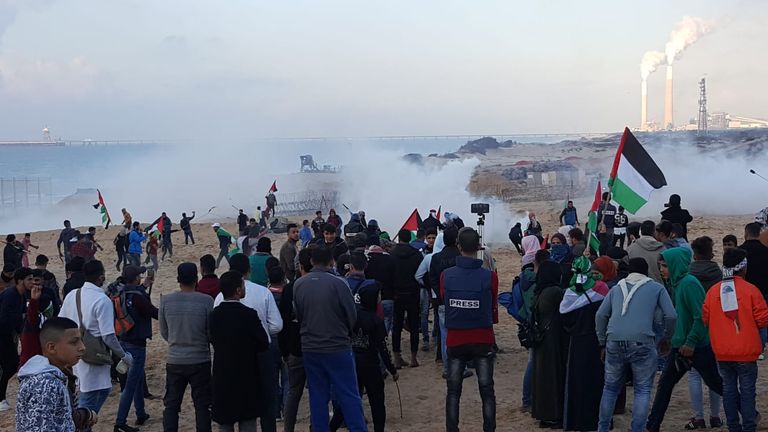 اعتداءات إسرائيلية على مسيرة بحرية لفلسطينيين في غزة