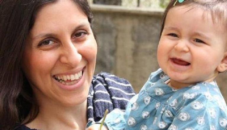 نازانين وطفلتها نازانين زاخاري البريطانية المعتقلة في سجون إيران مع أسرتها