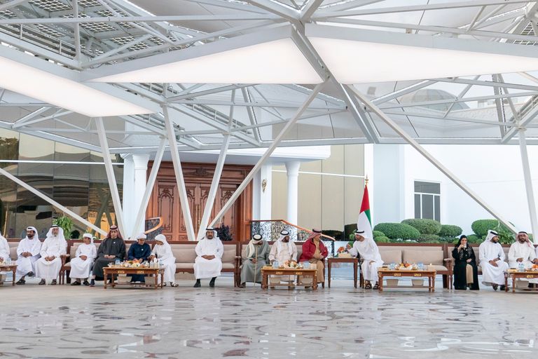  الشيخ محمد بن زايد والملك حمد بن عيسى والحضور في قصر البحر
