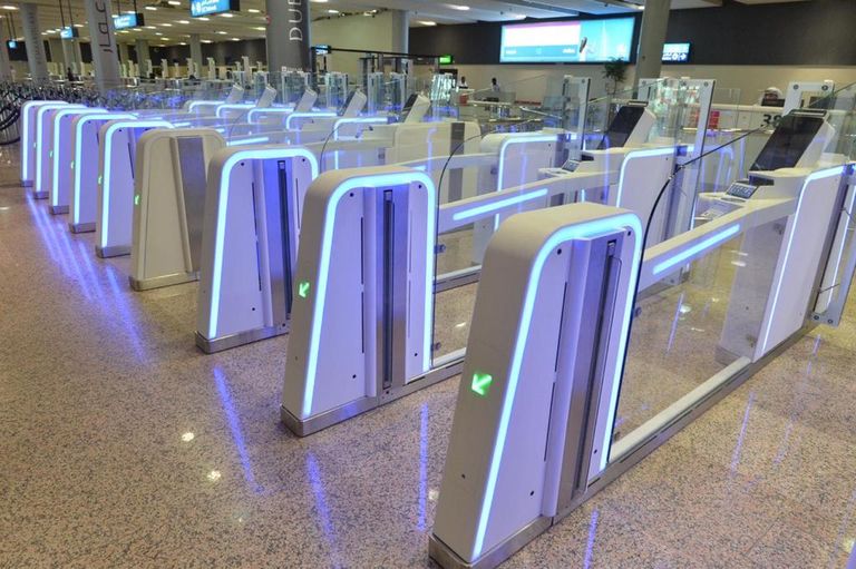 البوابات الذكية بمطارات دبي