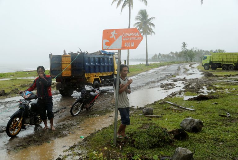 بركان كراكاتاو مستمر في نفث الرماد