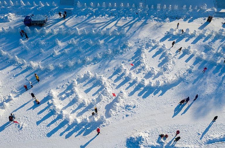 2000 رجل ثلج يستقبلون العام الجديد في الصين