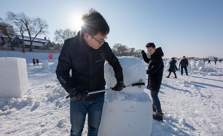 2000 رجل ثلج يستقبلون العام الجديد في الصين