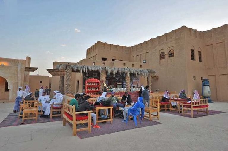 سوق القيصرية مقصد زوار الجنادرية