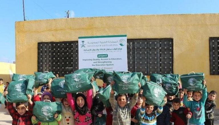 مساعدات مقدمة لأطفال سوريين