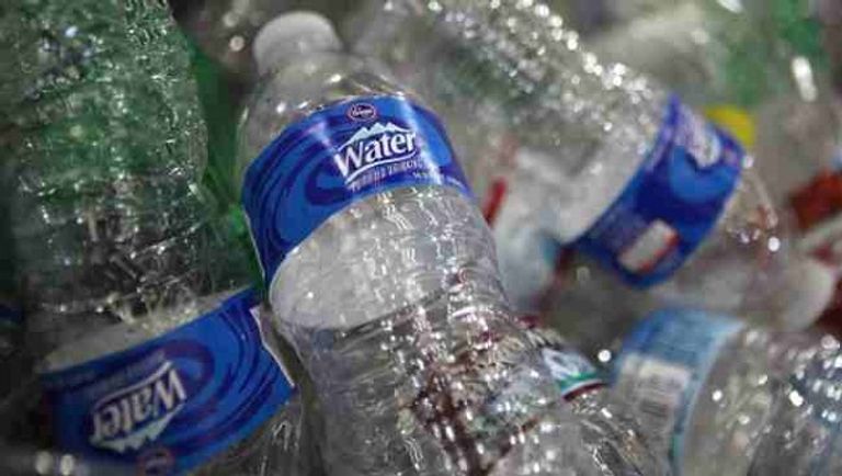 فيك كالينكو جامع زجاجات الصلصة الحارة