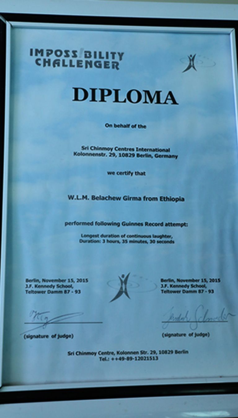 الإثيوبي بلاتشوا جيرما صاحب الرقم القياسي لأطول ضحكة
