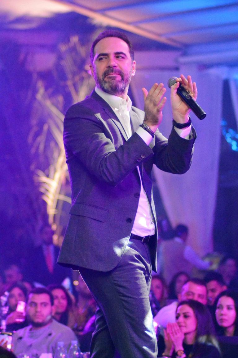 عمرو دياب خلال حفل الكريماس بالقاهرة