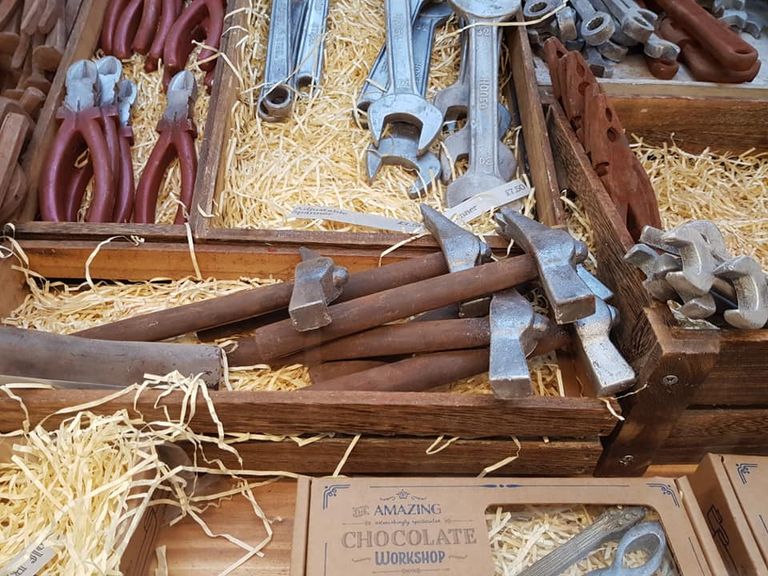 محل بيع الشوكولاطة الغريبة في كارديف شوكولاتة على هيئة