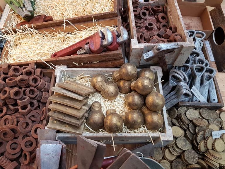 محل بيع الشوكولاطة الغريبة في كارديف شوكولاتة على هيئة