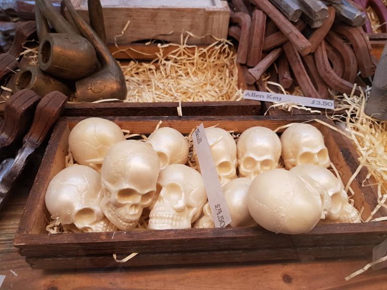 محل بيع الشوكولاته الغريبة في كارديف شوكولاتة على هيئة