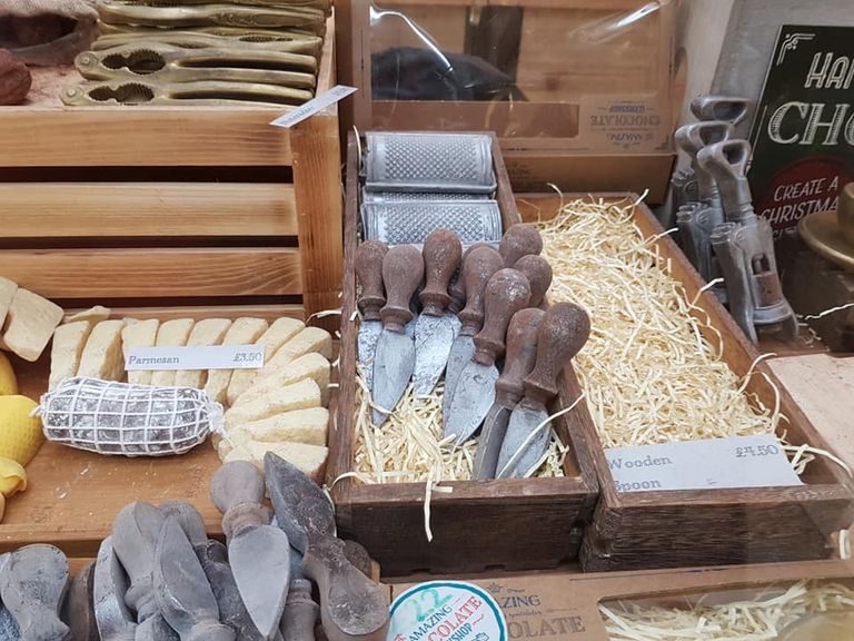 محل بيع الشوكولاته الغريبة في كارديف شوكولاتة على هيئة