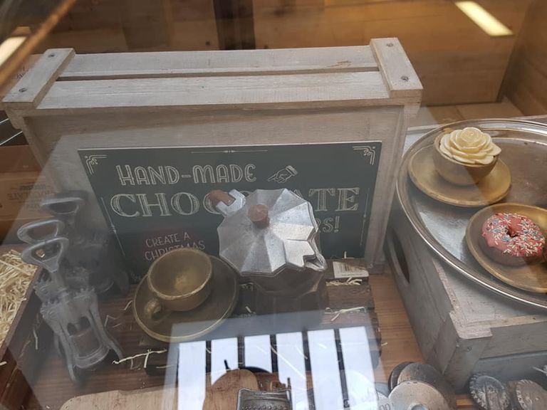 محل بيع الشوكولاته الغريبة في كارديف شوكولاتة على هيئة