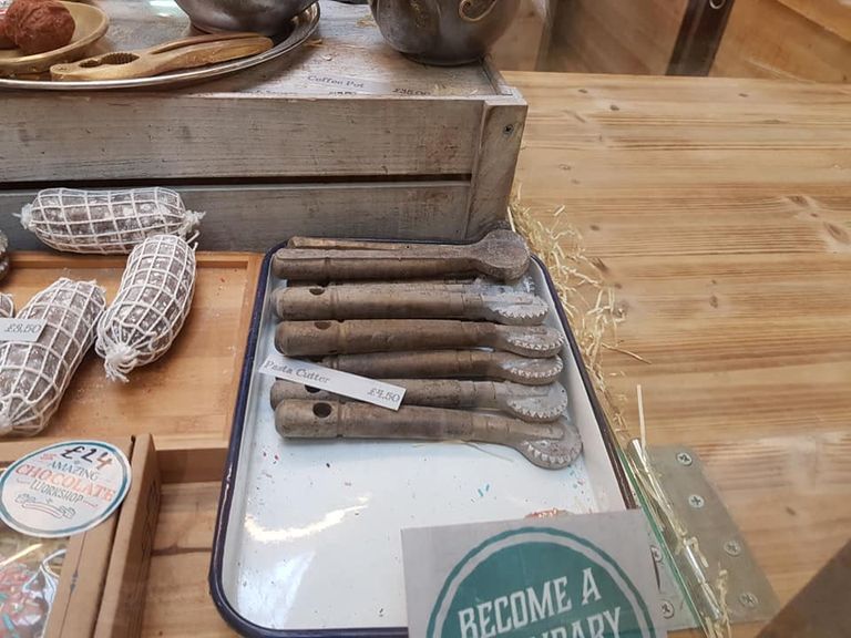 محل بيع الشوكولاته الغريبة في كارديف شوكولاتة على هيئة