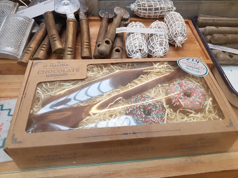 محل بيع الشوكولاته الغريبة في كارديف شوكولاتة على هيئة