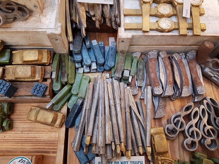 محل بيع الشوكولاته الغريبة في كارديف شوكولاتة على هيئة