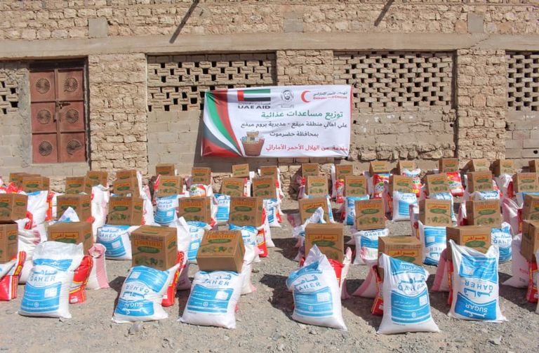 الهلال الأحمر الإماراتي يواصل إغاثة أهالي ساحل حضرموت