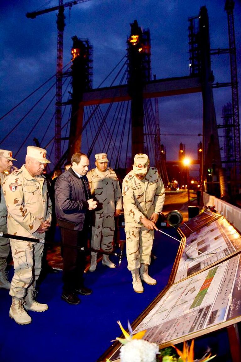 الرئيس المصري خلال تفقده عددا من المشروعات القومية