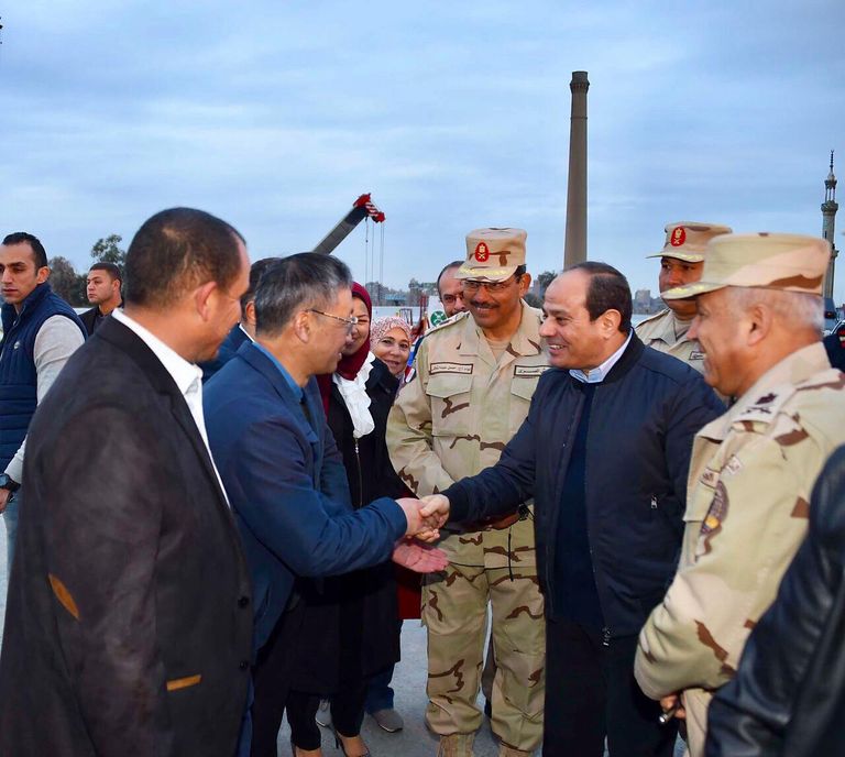 الرئيس المصري خلال تفقده عددا من المشروعات القومية