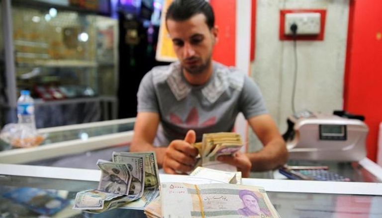 الأزمة الاقتصادية الإيرانية تطحن أبناء الطبقة المتوسطة