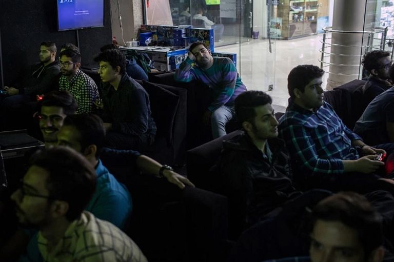 الأزمة الاقتصادية الإيرانية تطحن أبناء الطبقة المتوسطة