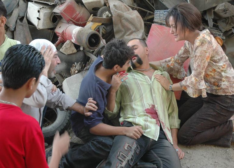 لقطة من مسلسل الانتظار. مشهد من المسلسل السوري "شبابيك".