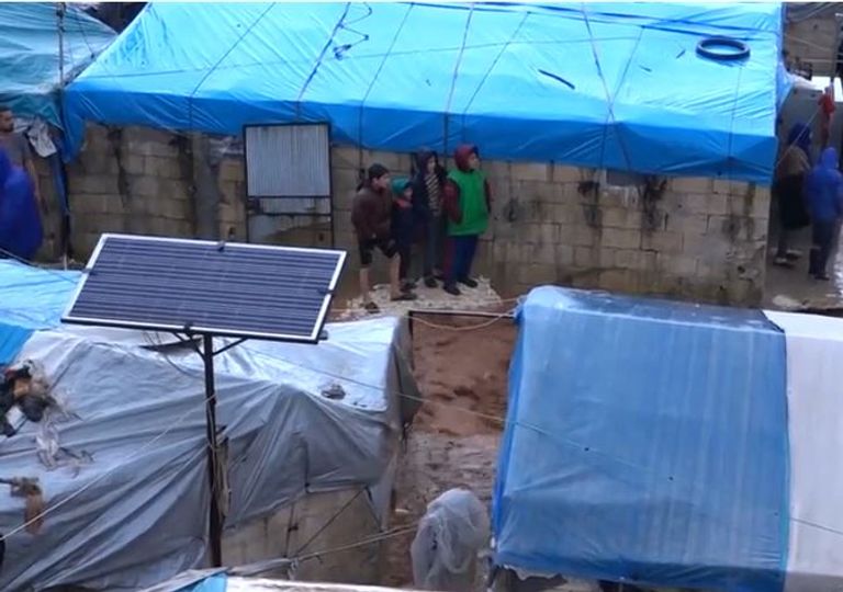 الفيضانات تجتاح مخيمات اللاجئين في شمال سوريا