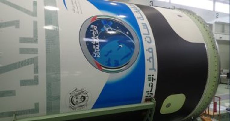 العلم الإماراتي يعانق السماء بأرقام قياسية عالمية في 2018