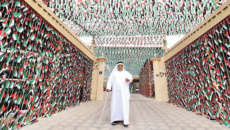 العلم الإماراتي يعانق السماء بأرقام قياسية عالمية في 2018