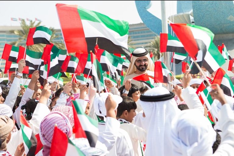 العلم الإماراتي يعانق السماء بأرقام قياسية عالمية في 2018